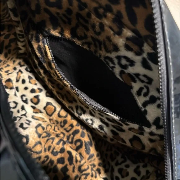 TROPHY QUEEN ~ Weekener Bag - Picture 4 of 6